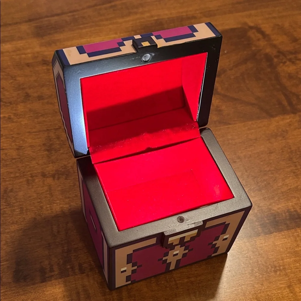 Think Geek Pixel Treasure Chest Jewelry Box
